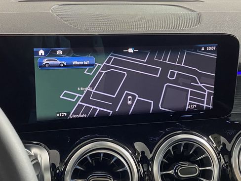 Used 2025 Mercedes-Benz GLB 250 4MATIC image 25