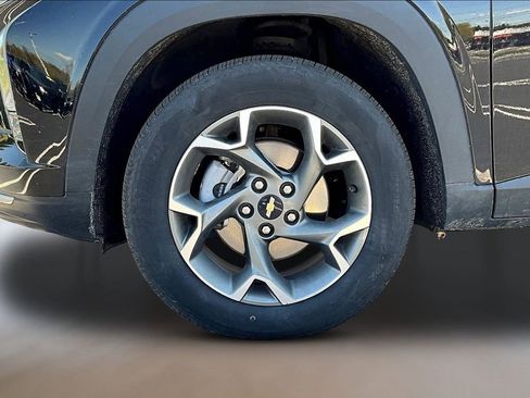 Used 2025 Chevrolet Trax LT FWD image 30