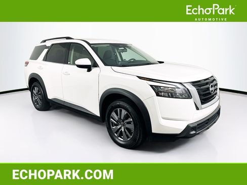 Used 2025 Nissan Pathfinder SV FWD image 1