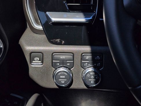 Used 2025 GMC Sierra 1500 SLT image 43