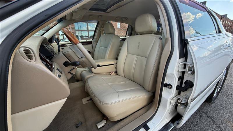 Used 2007 Lincoln Town Car Signature Limited RWD image 14