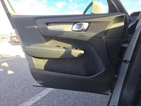 Certified 2025 Volvo XC40 B5 Plus image 12
