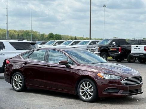 Used 2017 Ford Fusion SE w/ Fusion SE Technology Package FWD image 32
