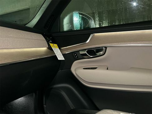 New 2026 Volvo XC90 B5 Core w/ Protection Package image 21