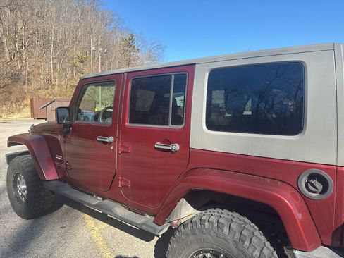 Used 2007 Jeep Wrangler Unlimited Sahara w/ Dual Top Group image 7