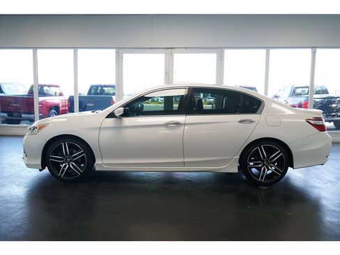 Used 2016 Honda Accord Sport image 4
