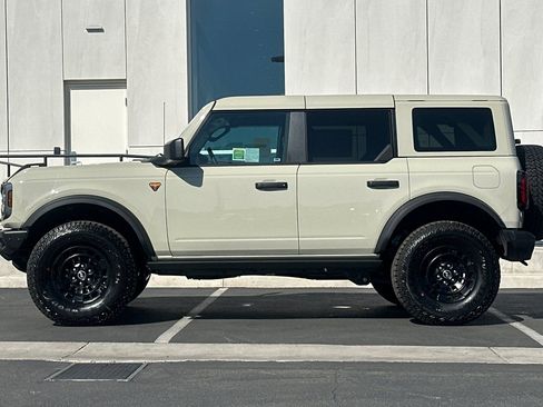 New 2026 Ford Bronco Badlands w/ Sasquatch Package AWD/4WD image 6
