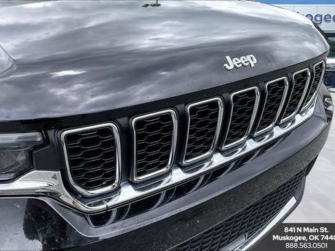 Used 2024 Jeep Grand Cherokee Laredo AWD/4WD image 32