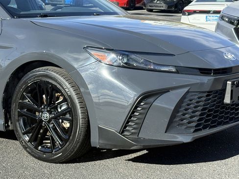 Used 2025 Toyota Camry SE image 2