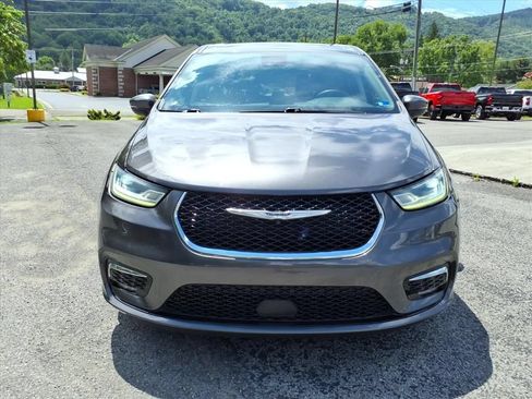 Used 2023 Chrysler Pacifica Touring-L FWD image 10