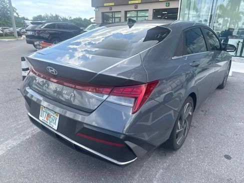 Used 2025 Hyundai Elantra SEL FWD image 6