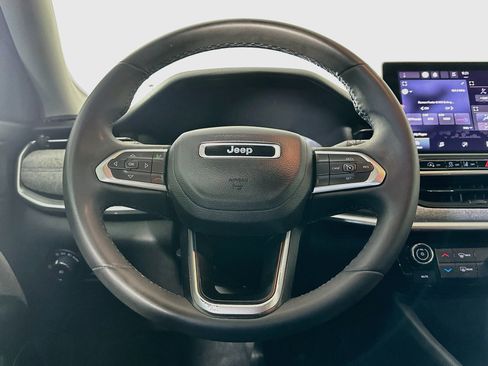 Used 2022 Jeep Compass Latitude w/ Sun and Sound Group AWD/4WD image 18
