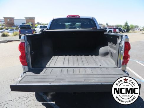 Used 2018 Toyota Tundra SR5 w/ SR5 Upgrade Package AWD/4WD image 16