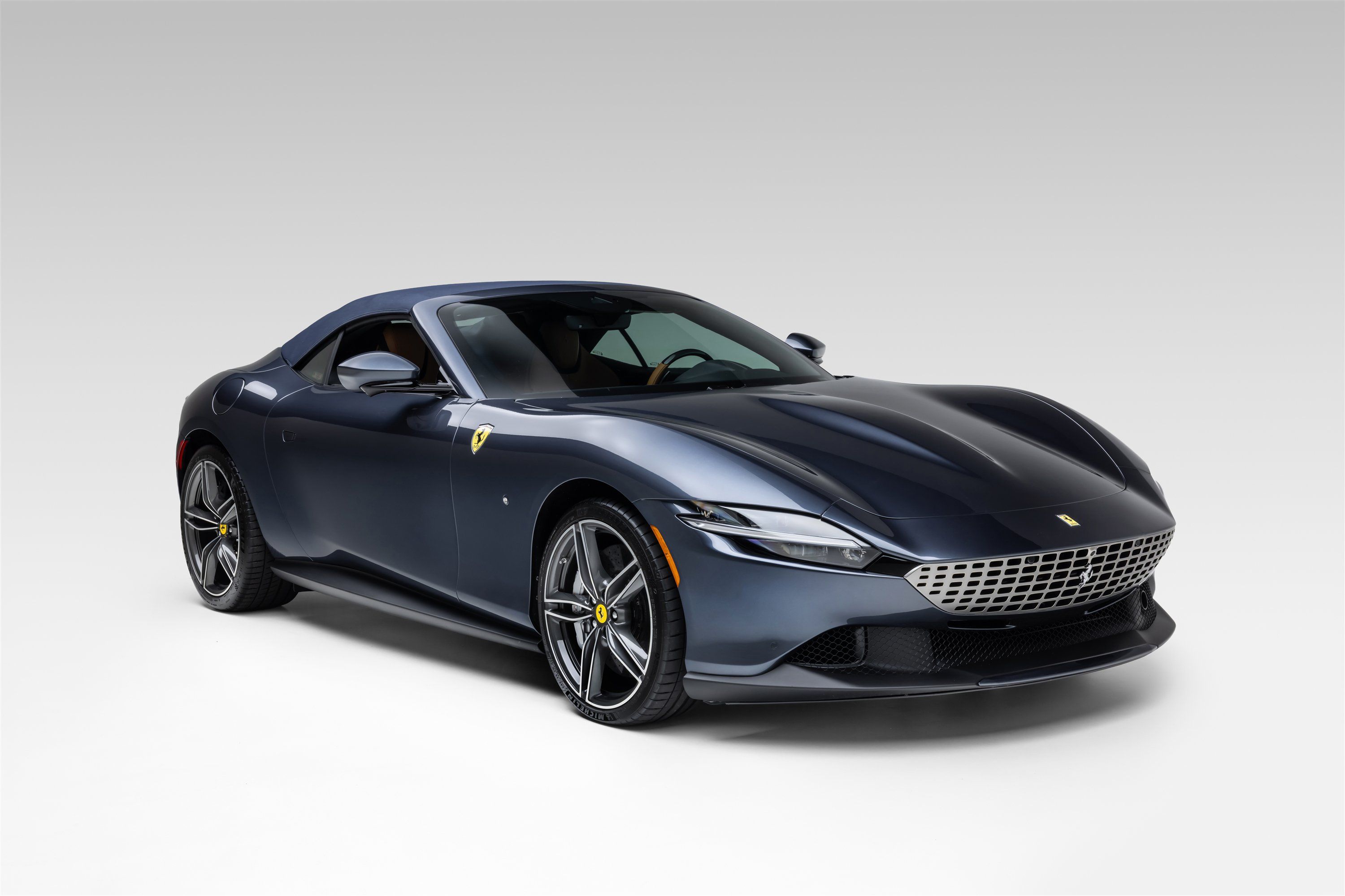 Certified 2025 Ferrari Roma Spider RWD image 11