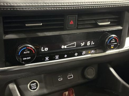 Used 2023 Nissan Rogue SV FWD image 16