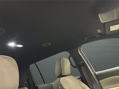 Used 2025 Chevrolet Traverse LT image 47