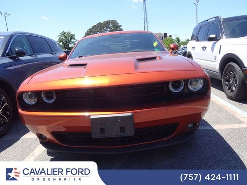 Used 2020 Dodge Challenger SXT w/ Blacktop Package RWD image 2