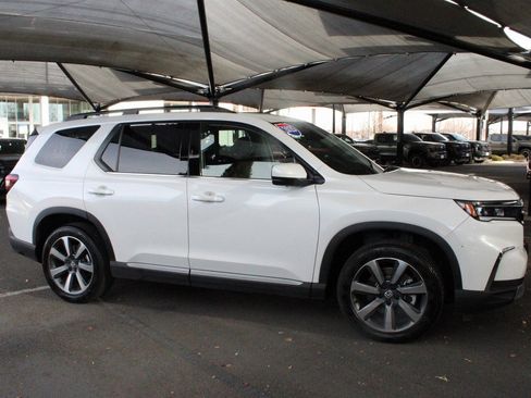 Used 2025 Honda Pilot Elite image 18