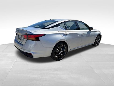 Used 2023 Nissan Altima 2.5 SR FWD image 7