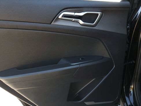 Used 2025 Kia Sportage LX image 13