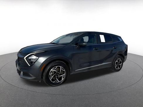 Used 2023 Kia Sportage LX image 7