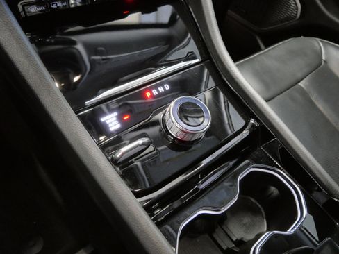 Used 2023 Jeep Grand Cherokee Limited w/ Luxury Tech Group II image 24