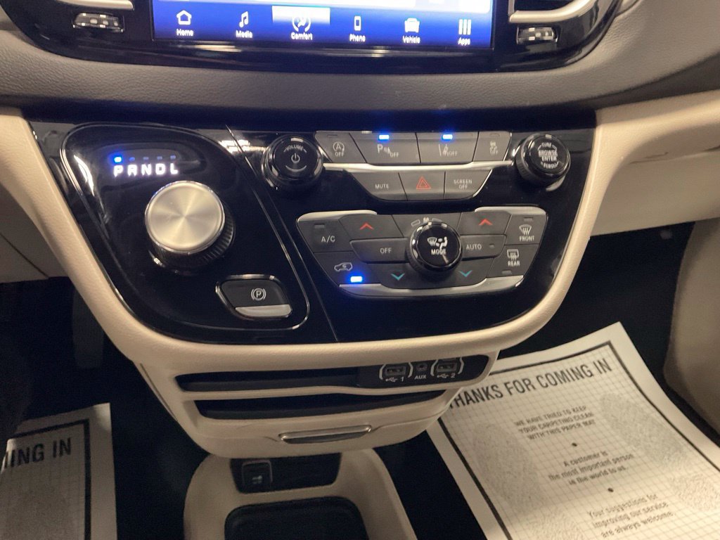 Used 2024 Chrysler Pacifica Touring-L FWD image 22