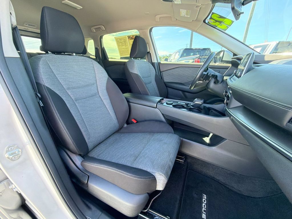 Used 2023 Nissan Rogue SV AWD/4WD image 13