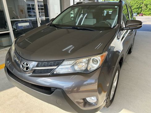 Used 2013 Toyota RAV4 XLE FWD image 1