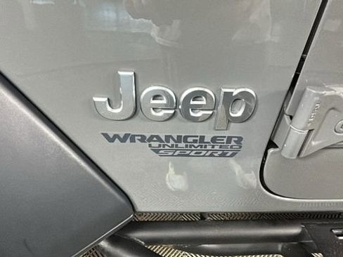 Used 2019 Jeep Wrangler Unlimited Sport AWD/4WD image 10