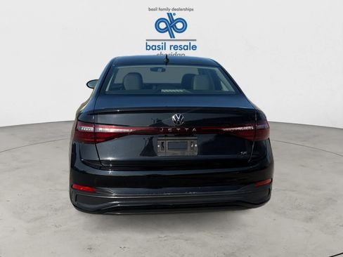 Used 2025 Volkswagen Jetta SE FWD image 5
