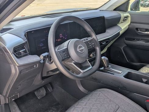 Certified 2025 Nissan Kicks SV FWD image 33