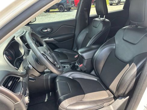 Used 2020 Jeep Cherokee Latitude Plus FWD image 12