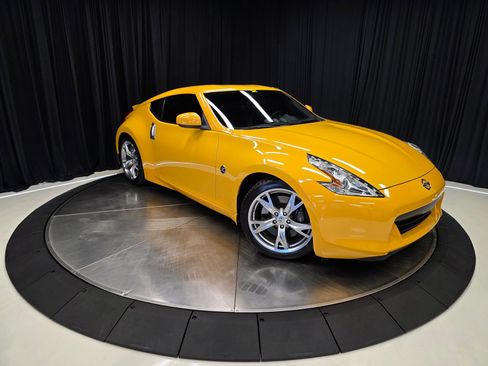 Used 2009 Nissan 370Z Touring w/ Sport Pkg RWD image 7