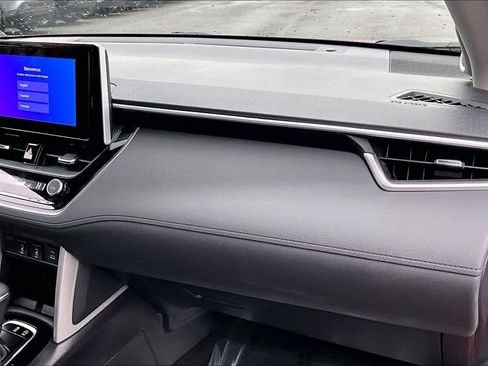 Used 2025 Toyota Corolla Cross XLE image 18