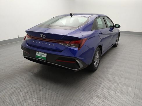 Used 2024 Hyundai Elantra SE FWD image 7
