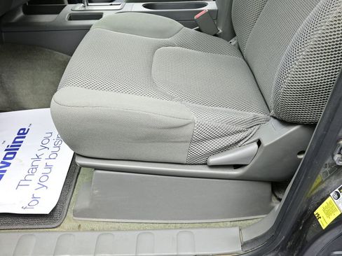 Used 2016 Nissan Frontier SV image 16