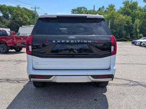 Certified 2025 Ford Expedition Platinum AWD/4WD image 4