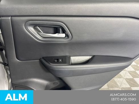 Used 2025 Nissan Rogue SV FWD image 20