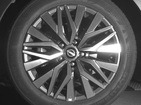 Used 2025 Nissan Altima 2.5 SV FWD image 12