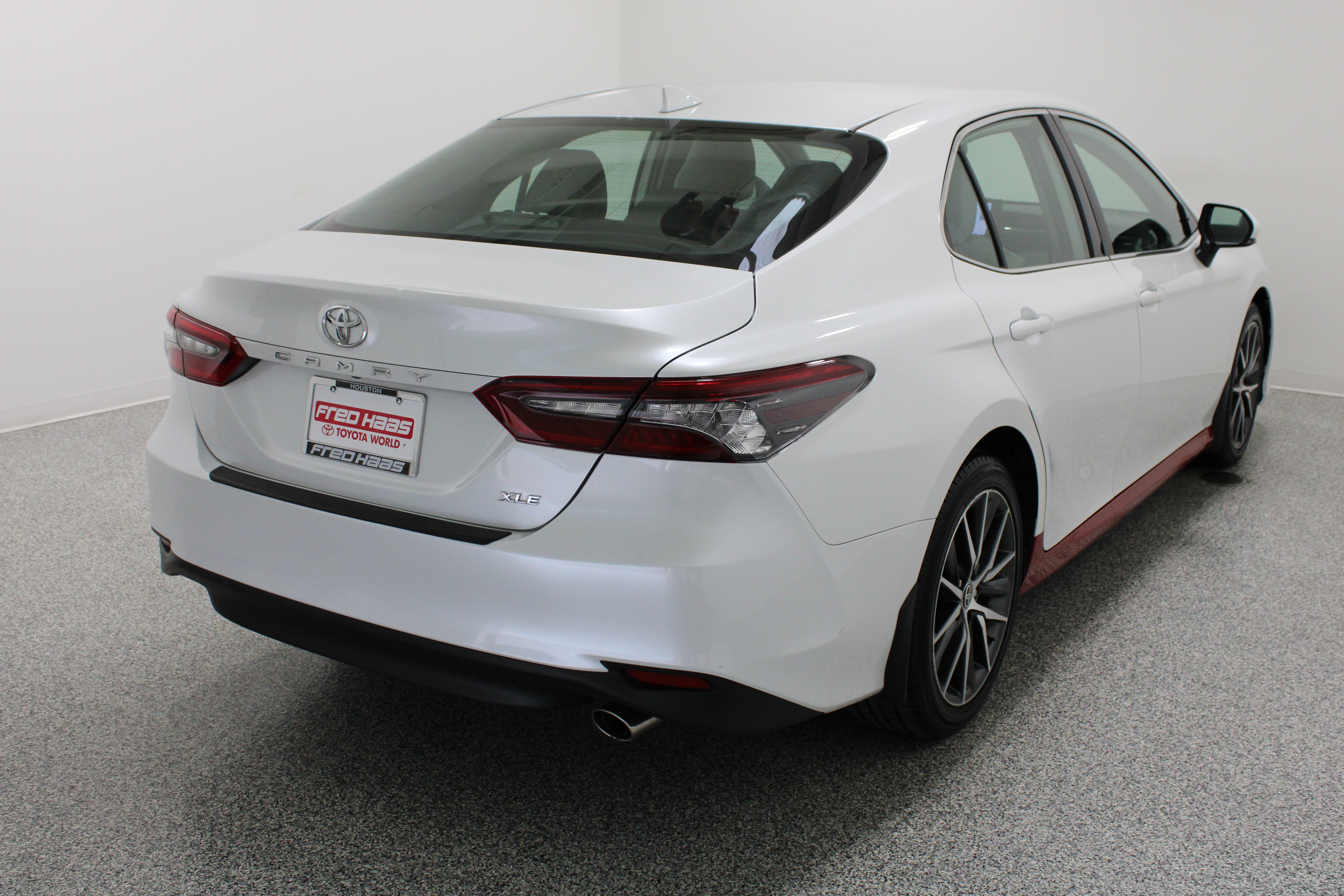 Used 2023 Toyota Camry XLE FWD image 7