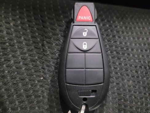Used 2018 Dodge Grand Caravan SE FWD image 32