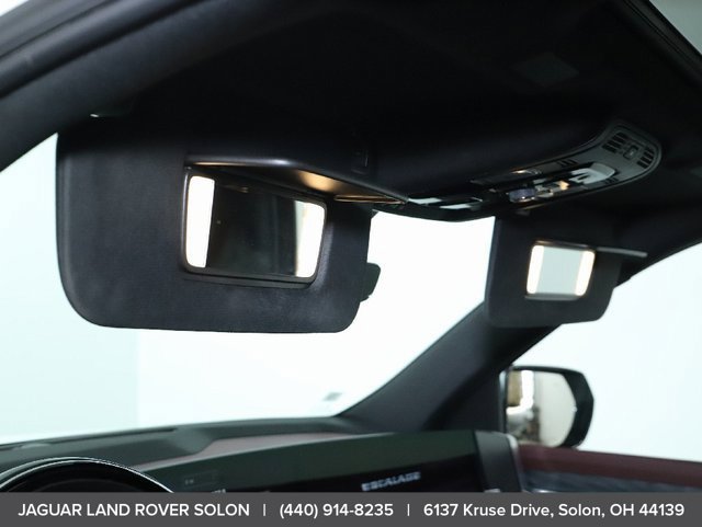 Used 2025 Cadillac Escalade Premium Luxury AWD/4WD image 21