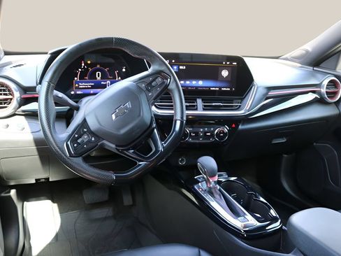 Used 2025 Chevrolet Trax RS FWD image 14