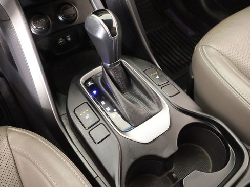 Used 2017 Hyundai Santa Fe Limited image 7