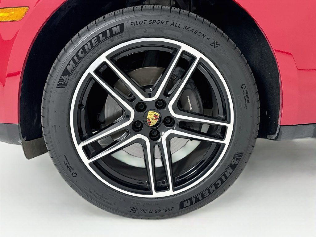 Certified 2020 Porsche Macan AWD/4WD image 11