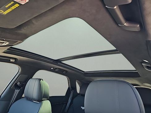 New 2024 Bentley Bentayga image 17