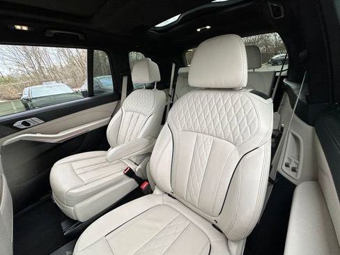 Used 2021 BMW X7 M50i w/ Executive Package image 40