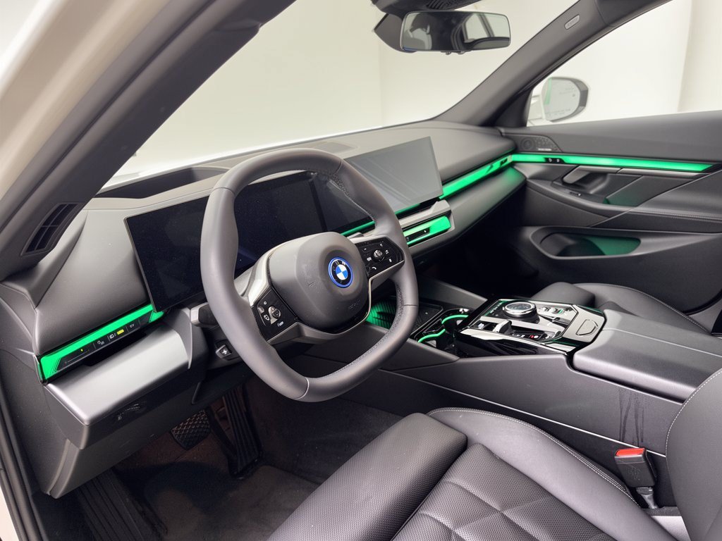 Certified 2024 BMW i5 eDrive40i w/ Premium Package RWD image 4