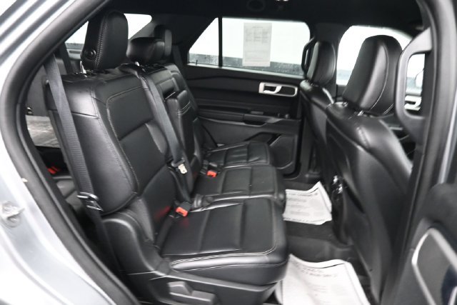Used 2020 Ford Explorer XLT w/ Equipment Group 202A AWD/4WD image 8